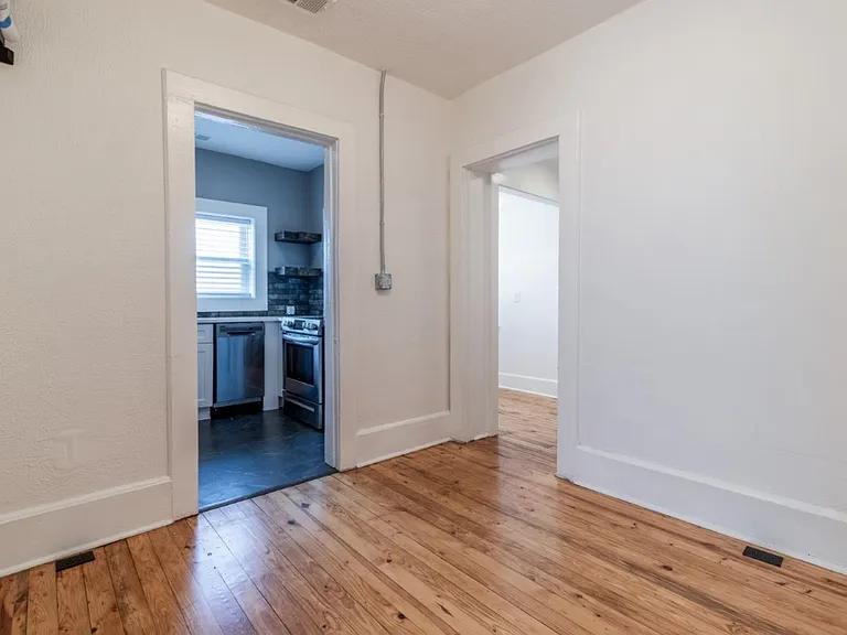 305 Main St — Photo 33