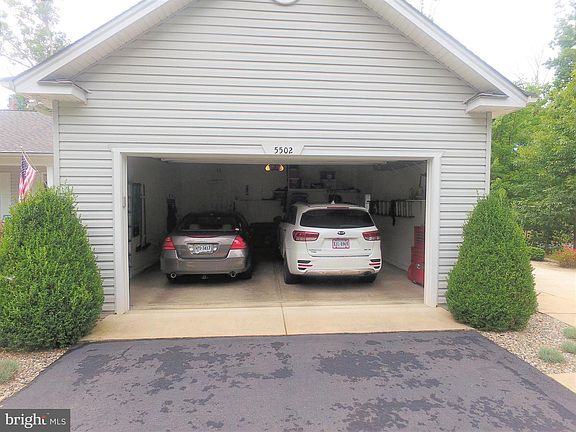 3rd image of 5502 Wyndemere Cir