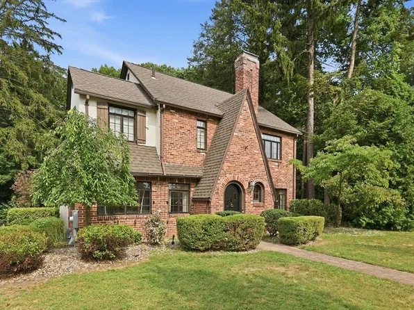 92 Longview Dr, Longmeadow, MA 01106