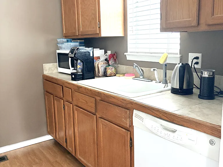 2334 Troy Ct — Photo 8