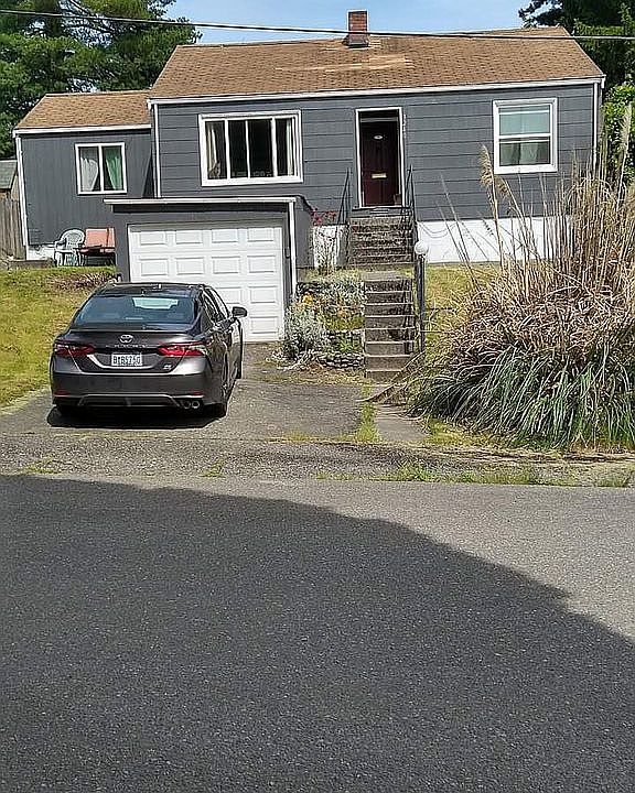 1st image of 3240 Herren Ave