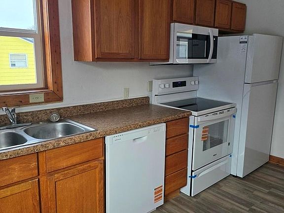 5th image of 212 East Barker Street