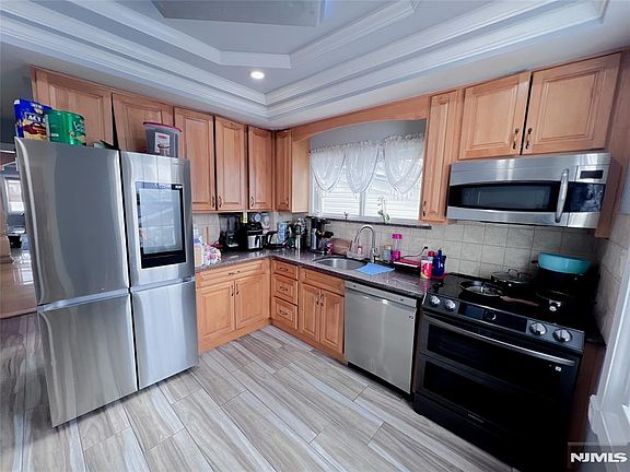 4th image of 79 Shaler Ave