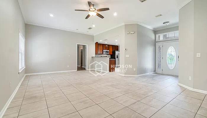 3 bed, 2.0 bath, 1746 sqft, $2,025 — Photo 3