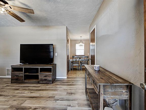 5th image of 1038 W Griggs Way