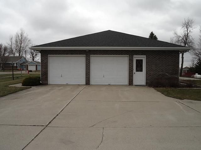 2nd image of 408 Artz St
