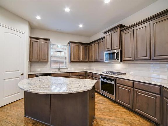 3rd image of 2685 Venice Dr Unit 5