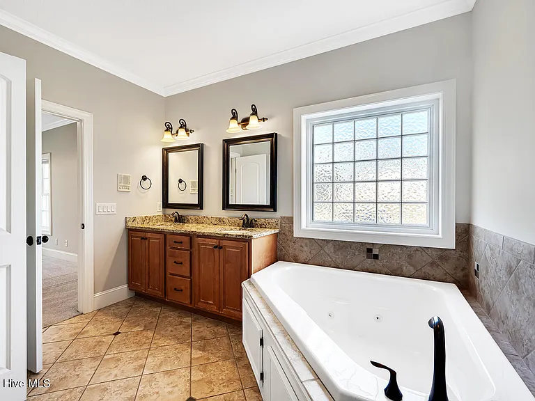 2400 Dovedale Ct #B — Photo 27