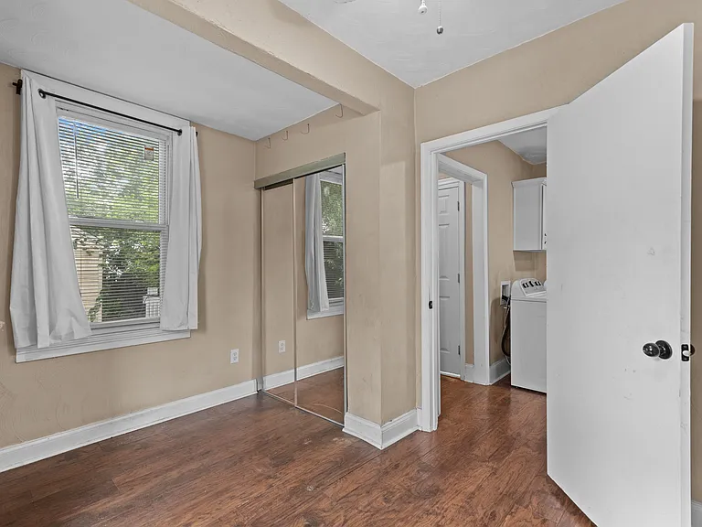 635 W 29th St — Photo 13