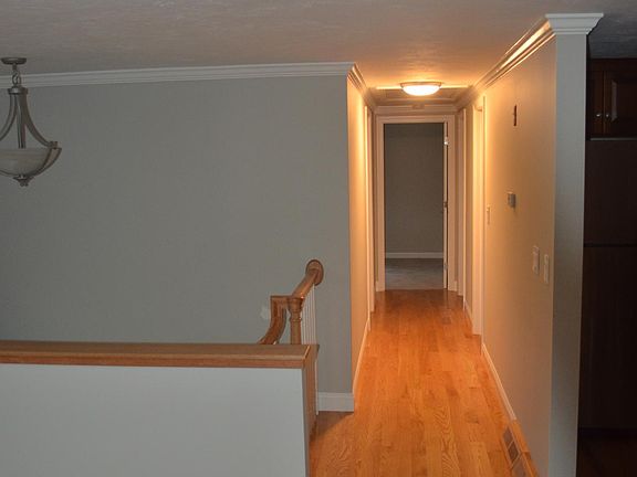 4th image of 12 White Oak Dr