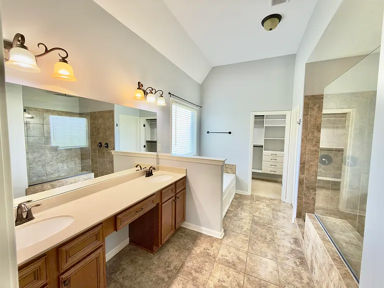 570 Winding Valley Cv — Photo 13