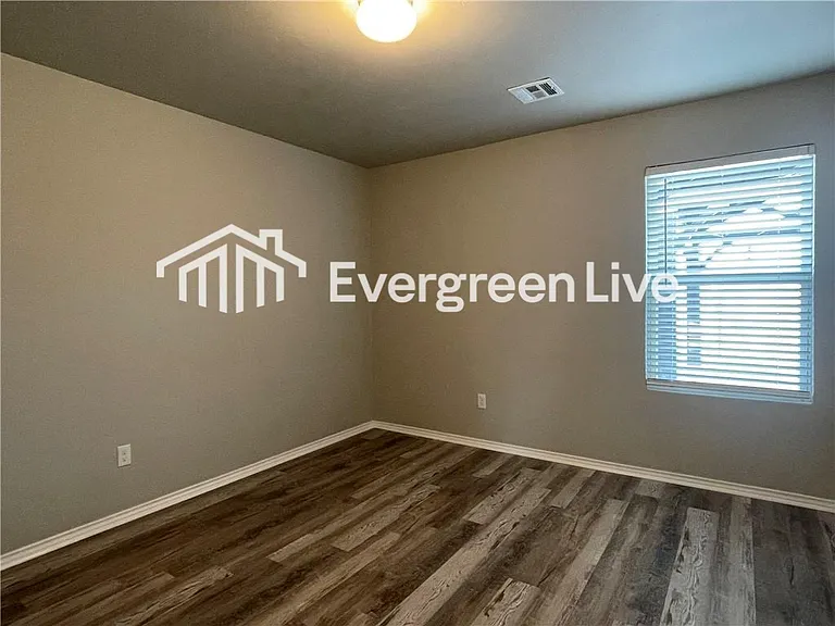 1016 N Scouts Court Way — Photo 11
