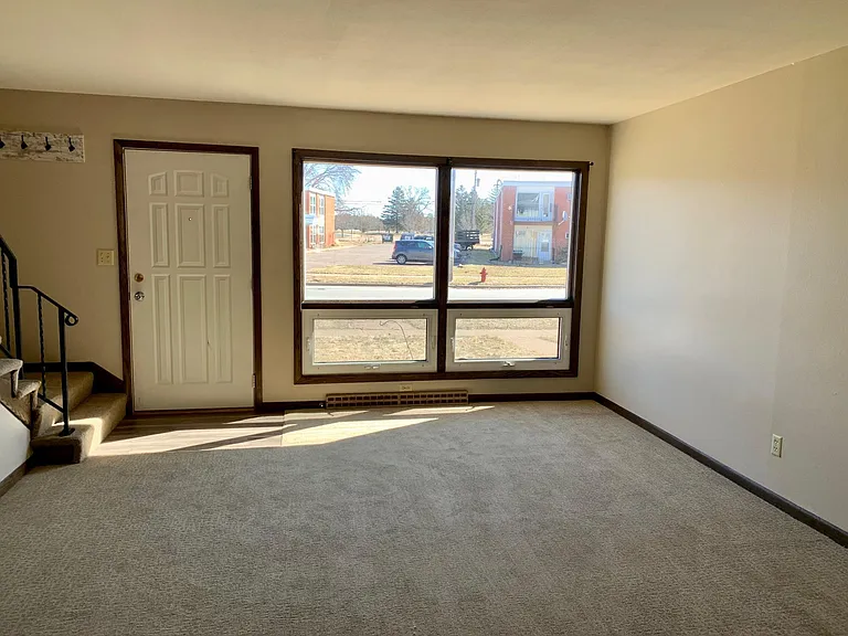 2716 Thomas Dr — Photo 9