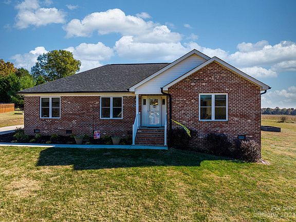 2nd image of 3421 Sweetgum Ln