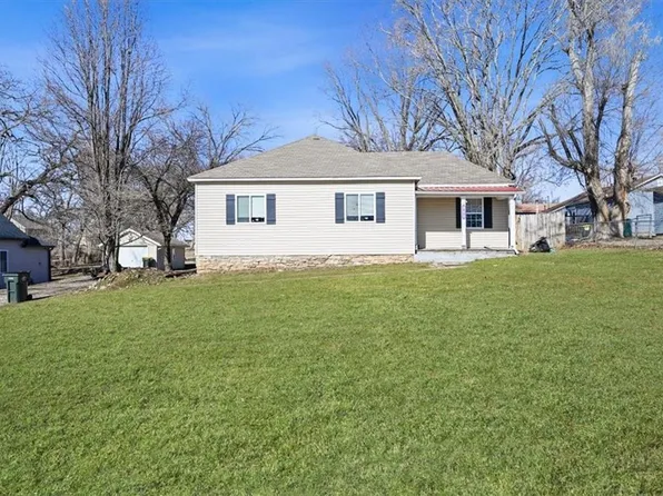 311 E Kay St, Lansing, KS 66043