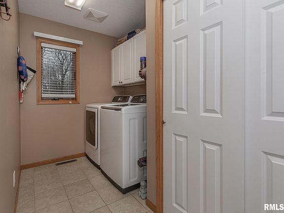 3rd image of 204 S Barrington Dr