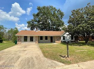 6221 Moreton Pl, Ocean Springs, MS 39564