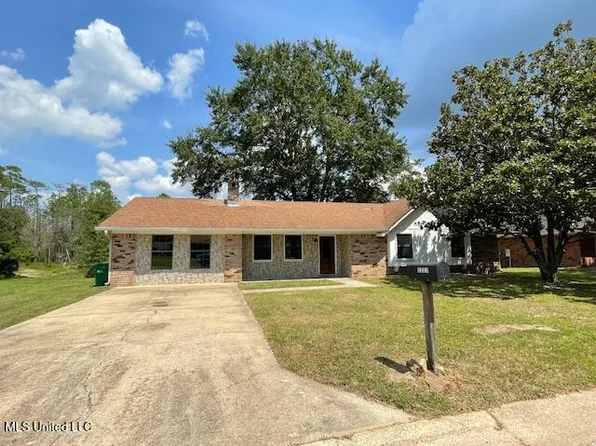 6221 Moreton Pl, Ocean Springs, MS 39564