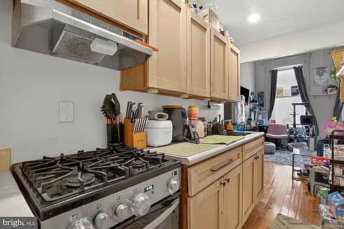 916 Pine St #1F Photo 1