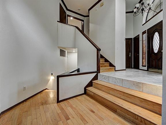 3rd image of 1116 Fountain Gate Ct