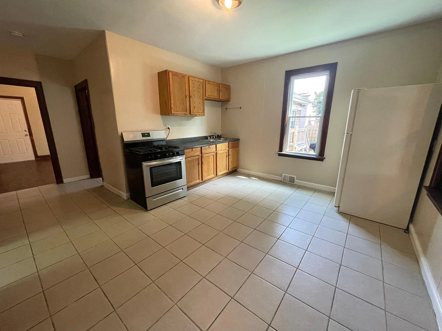 2 bed, 1181 sqft, $1,300 — Photo 3