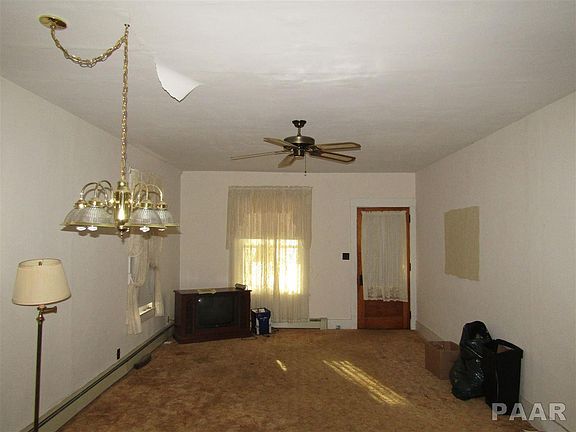 3rd image of 601 N Illinois St