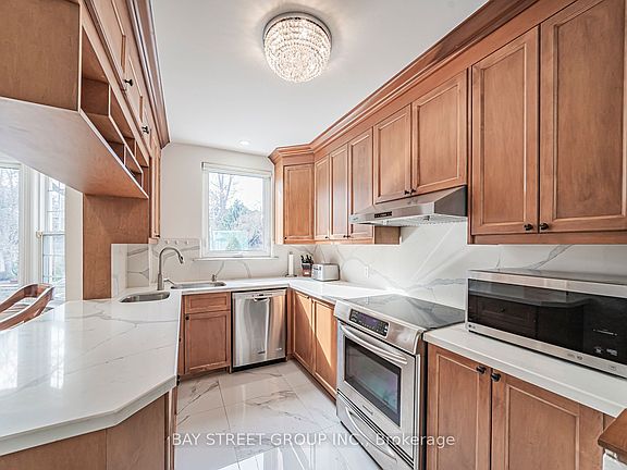 5th image of 277 Lawrence Ave E
