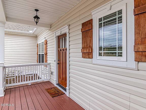 3rd image of 102 W Stargrass Cir