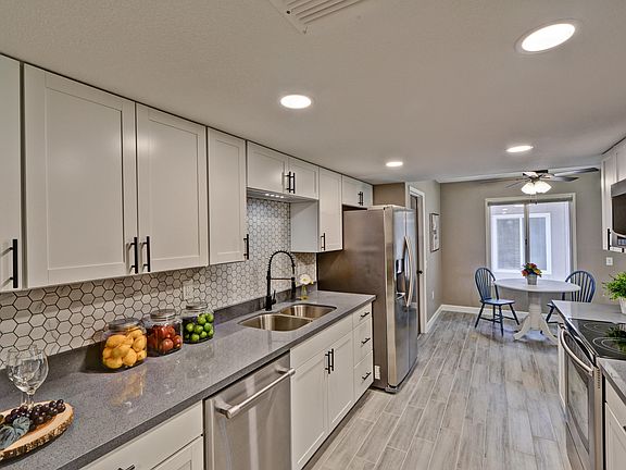 2nd image of 10357 W Garnette Dr