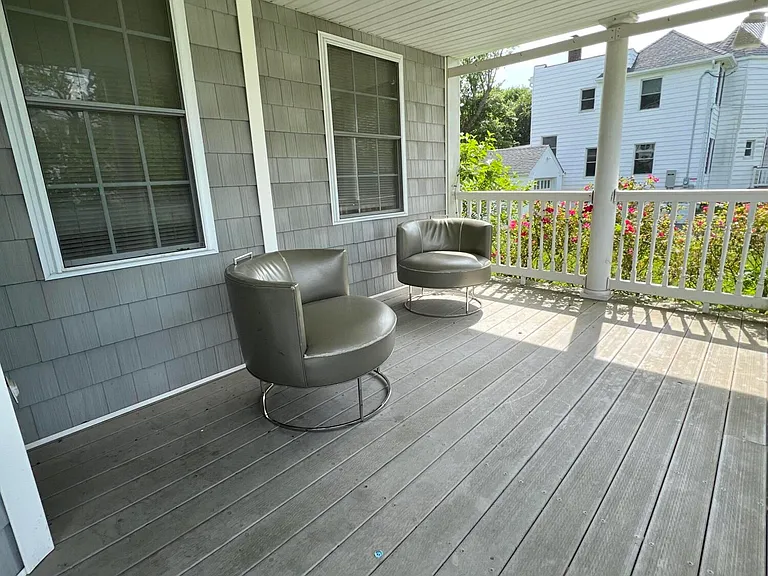9 Berg Ave — Photo 3