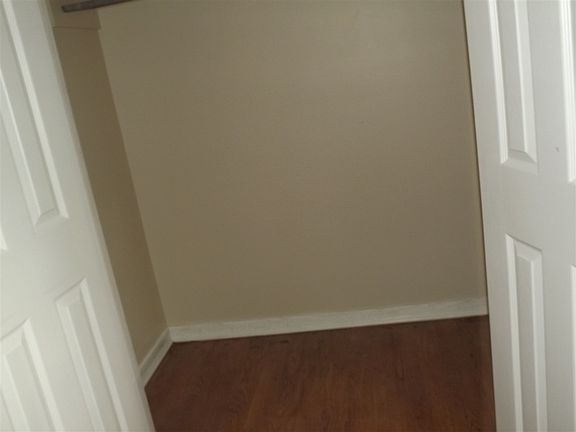 3rd image of 114 Summerhill Dr