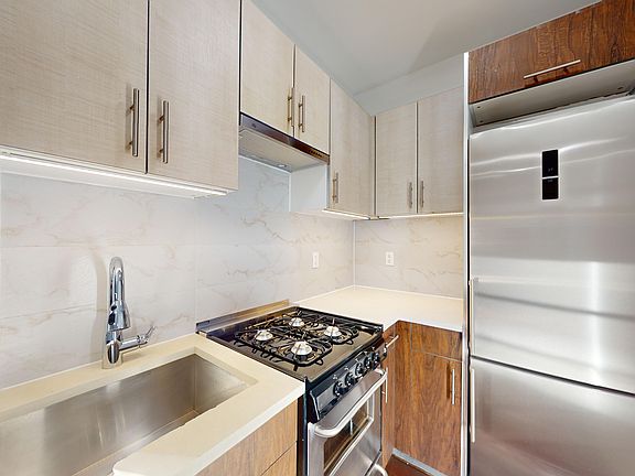4th image of 246 N 6th St APT 2B