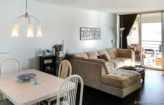 4th image of 9235 Lagoon Pl APT 203
