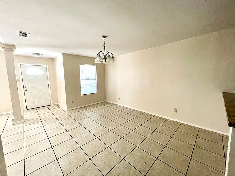 231 Malaga Dr — Photo 4