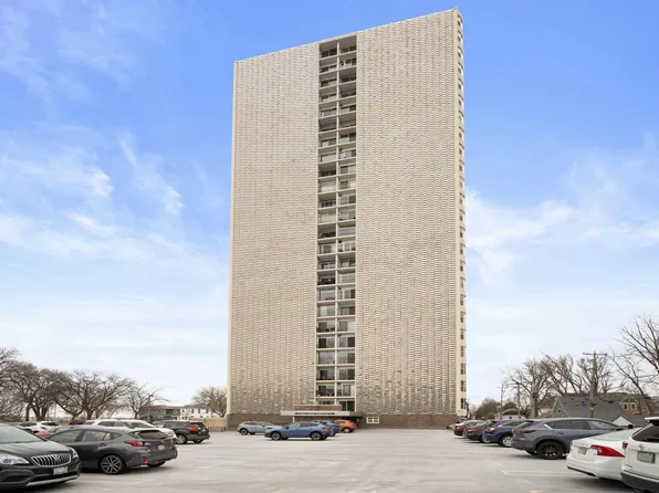 2525 South Shore DRIVE #6B, Milwaukee, WI 53207
