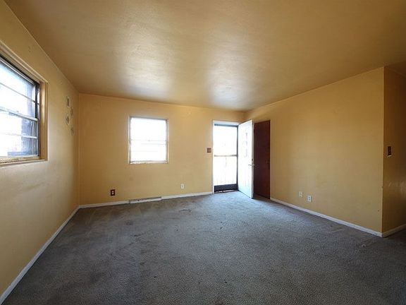 3rd image of 5333 E 43rd St