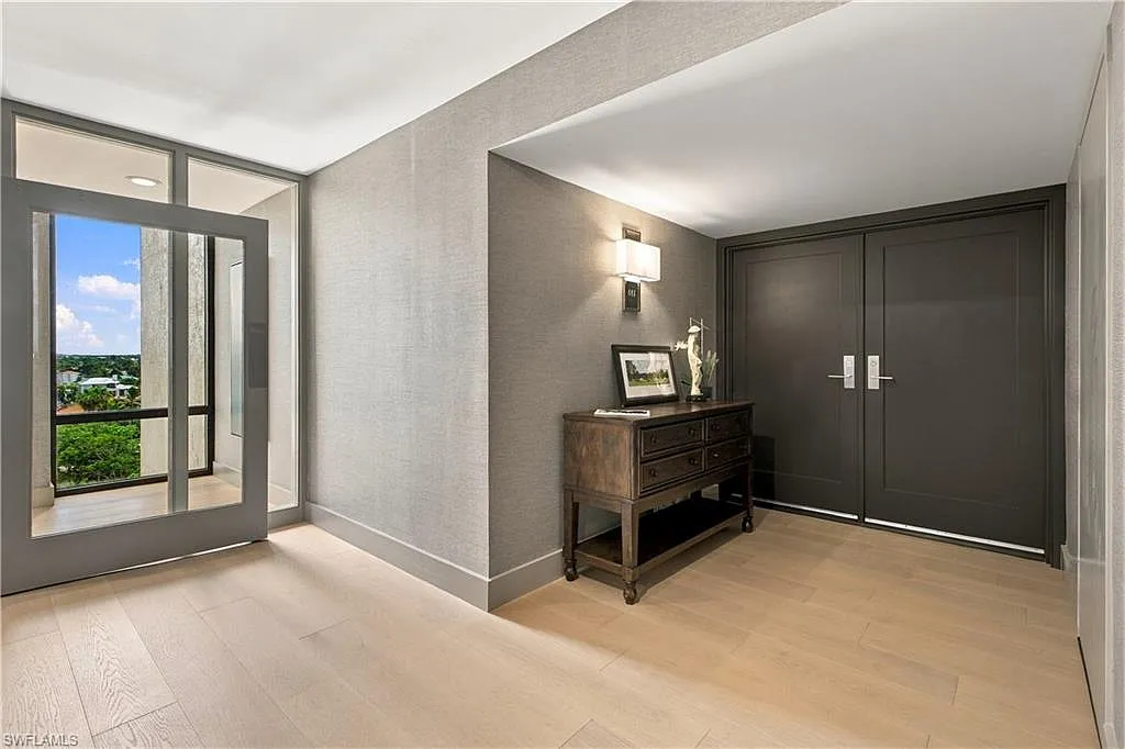 2 bed, 2.5 bath, 2400 sqft, $25,000 — Photo 4
