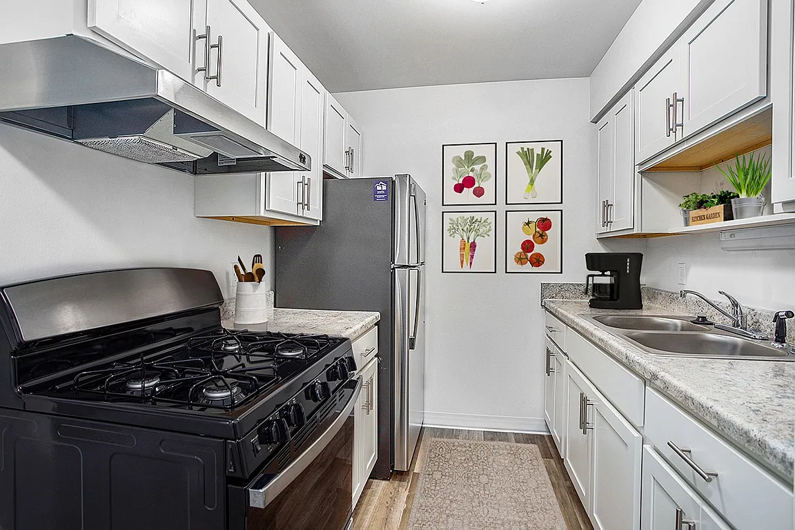 Wood Creek Apartments — Photo 1