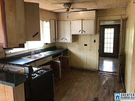 2nd image of 406 Memorial Dr