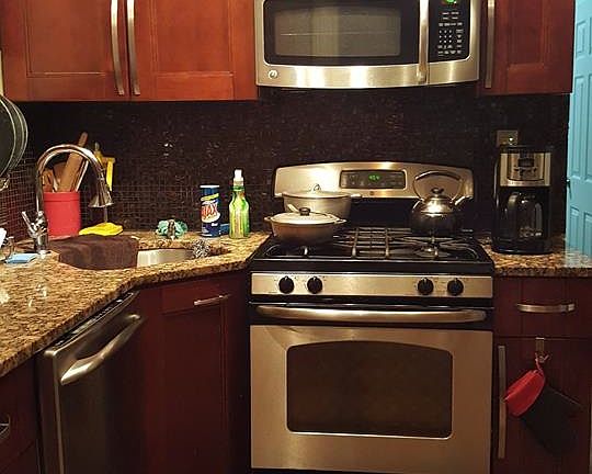 3rd image of 937 E 54th St