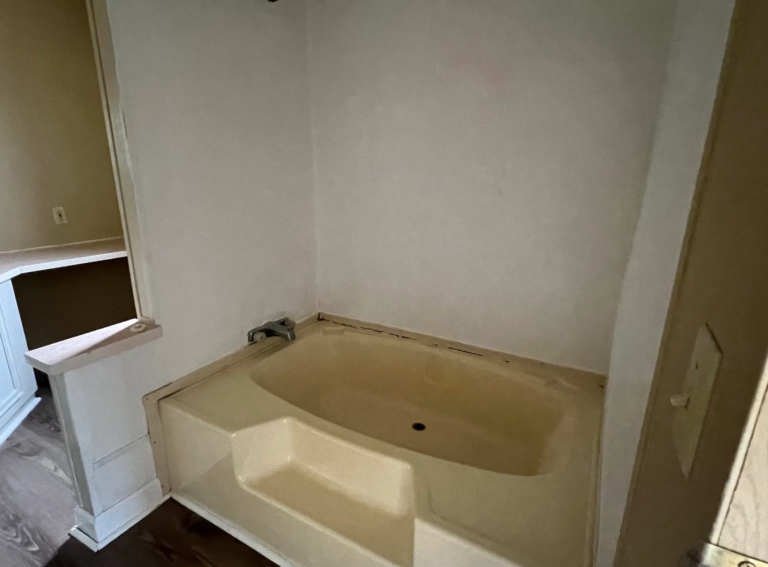 2 bed, 1000 sqft, $700 — Photo 4