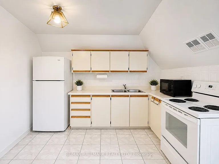 338 Vaughan Rd #3 — Photo 5