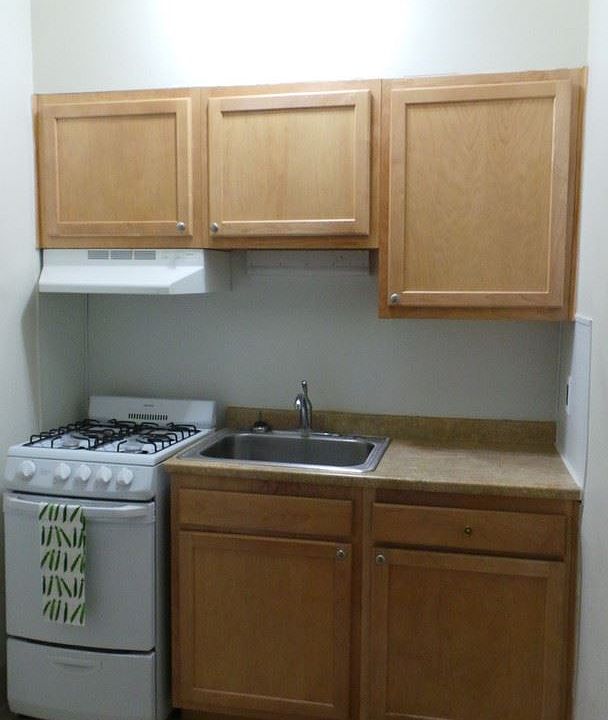 2nd image of 1 Oakland Ter APT B4