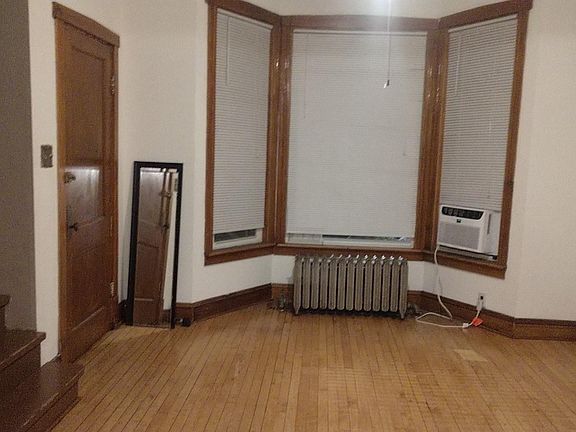 3rd image of 2951 W Medill Ave