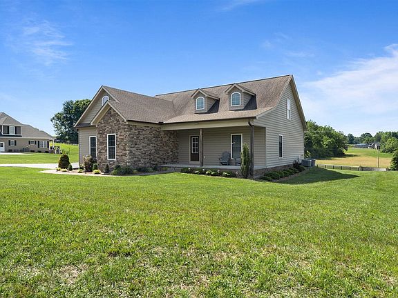 2nd image of 37 Pear Tree Ct