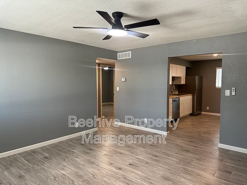 2 bed, 1.0 bath, 990 sqft, $1,399 — Photo 2