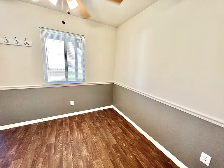Glenview Apartments — Photo 41