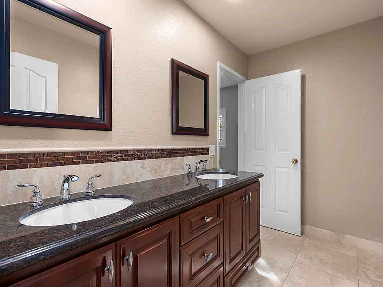 13163 Valewood Rd — Photo 24