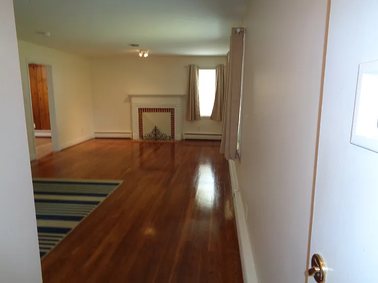 1302 Miller St — Photo 7