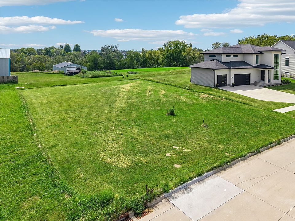 1st image of 70 NW Alderleaf Dr